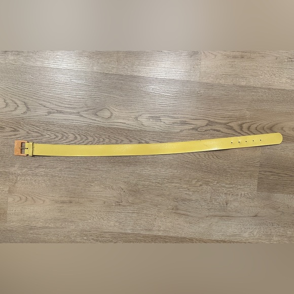 Vintage Simon Chang Yellow Leather Belt with Shell Buckle - Picture 4 of 4